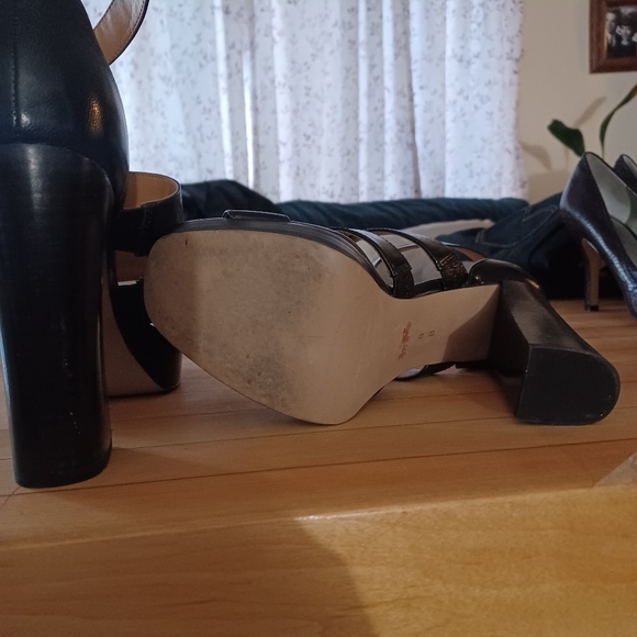 Coach - Picture 7 of 8